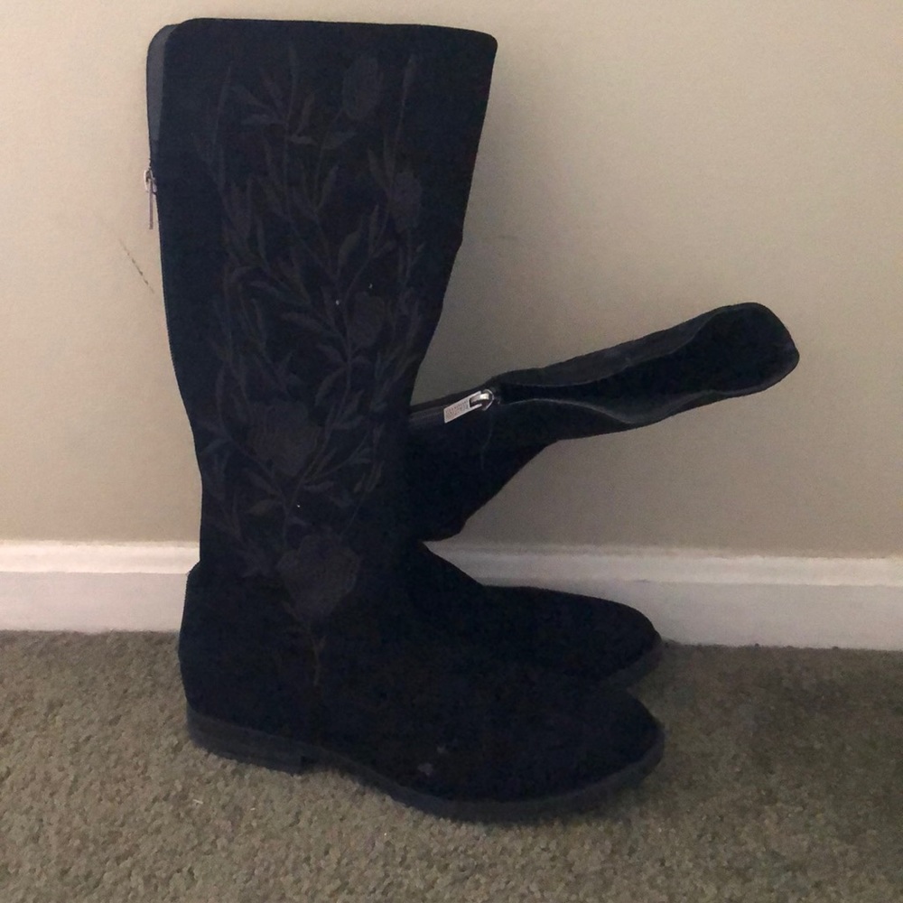 Black boots